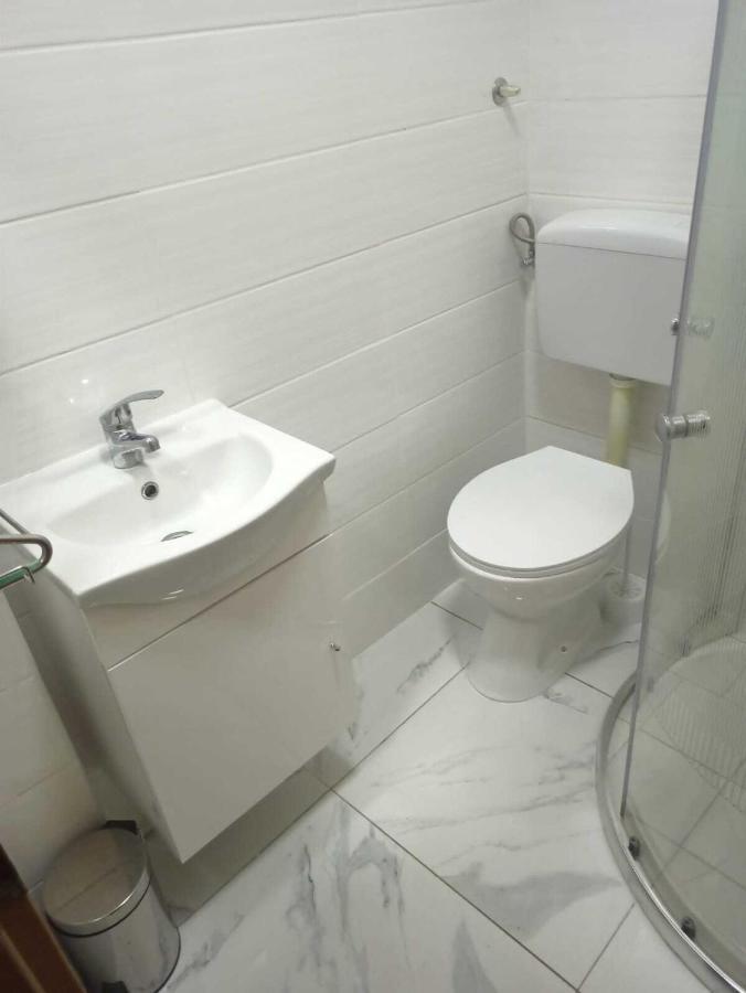 Gizmo Apartments Gornji Karin Eksteriør bilde